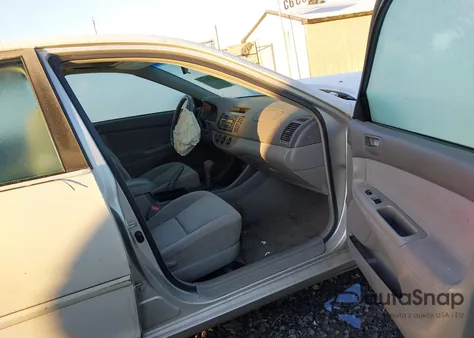 2004 Toyota Camry Le z USA, uszkodzony, nr VIN 4T1BE32K24U935296